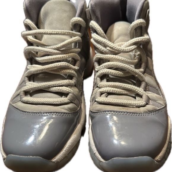 Jordan retro Gray and White High-Top Sneakers - Picture 2 of 5